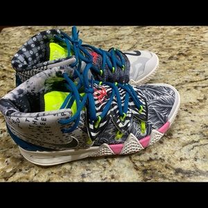 New Men’s size 7 - Nike Kybrid S2 - What the Neon Kyrie Irving Basketball Shoes